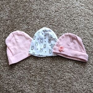 Le Bébé Solid and Bunny Print Hat Bundle size Newborn